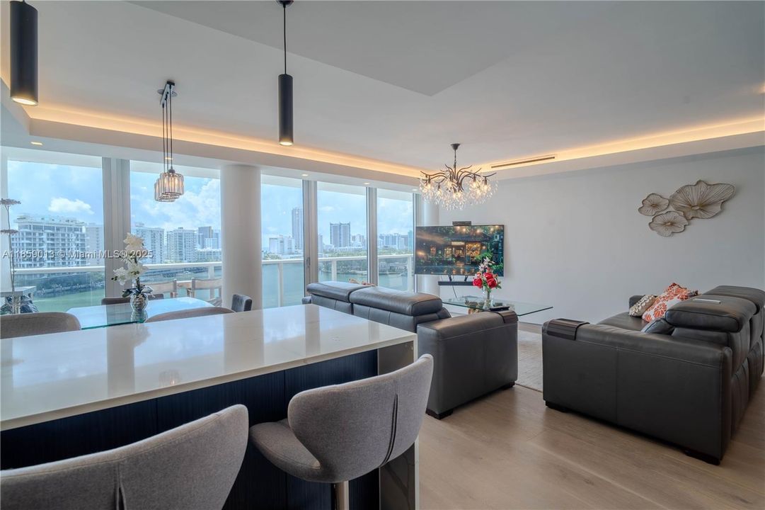 最近售出: $649,000 (1 贝兹, 2 浴室, 1133 平方英尺)