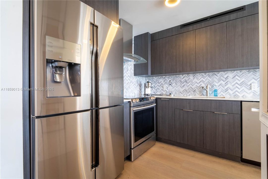 最近售出: $649,000 (1 贝兹, 2 浴室, 1133 平方英尺)