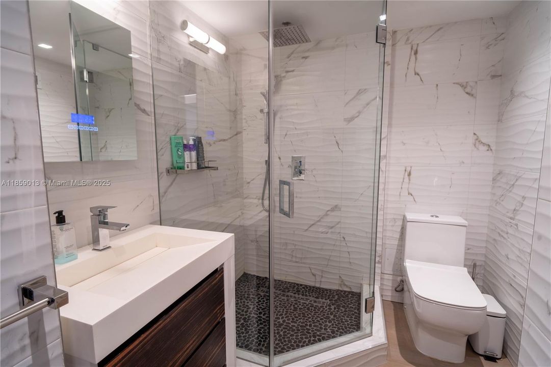 最近售出: $649,000 (1 贝兹, 2 浴室, 1133 平方英尺)