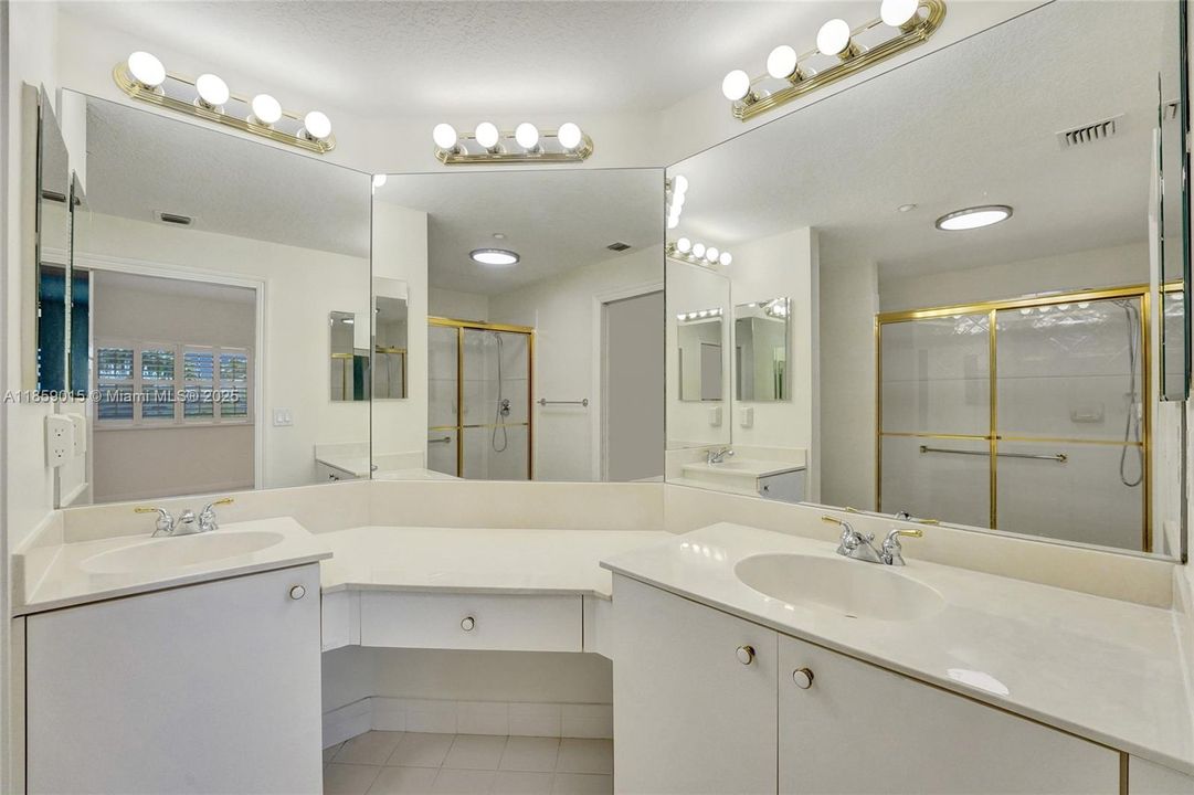 Active With Contract: $234,900 (2 beds, 2 baths, 1508 Square Feet)