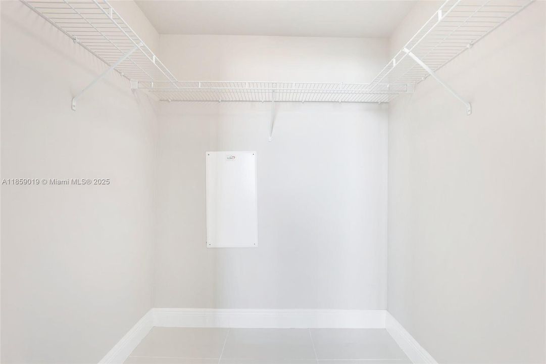 For Sale: $460,000 (2 beds, 2 baths, 1022 Square Feet)