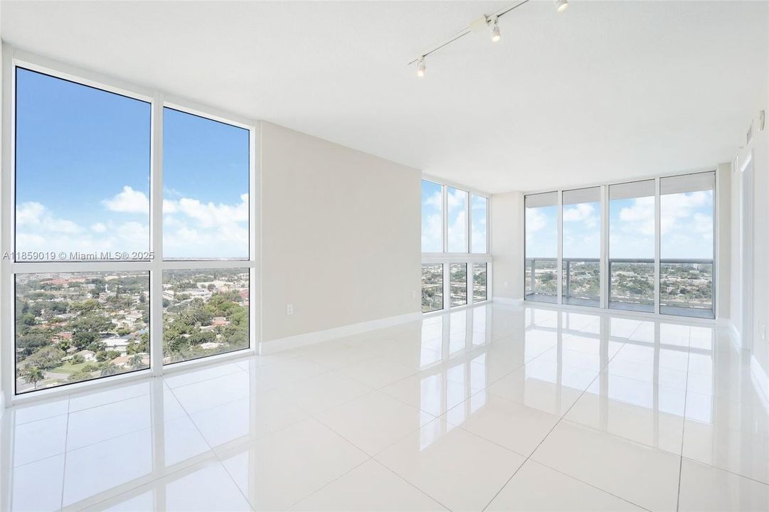 For Sale: $460,000 (2 beds, 2 baths, 1022 Square Feet)