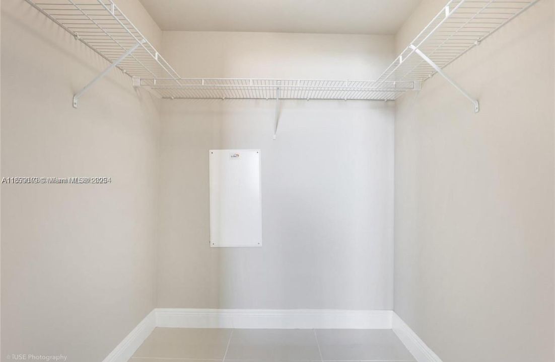 For Sale: $460,000 (2 beds, 2 baths, 1022 Square Feet)