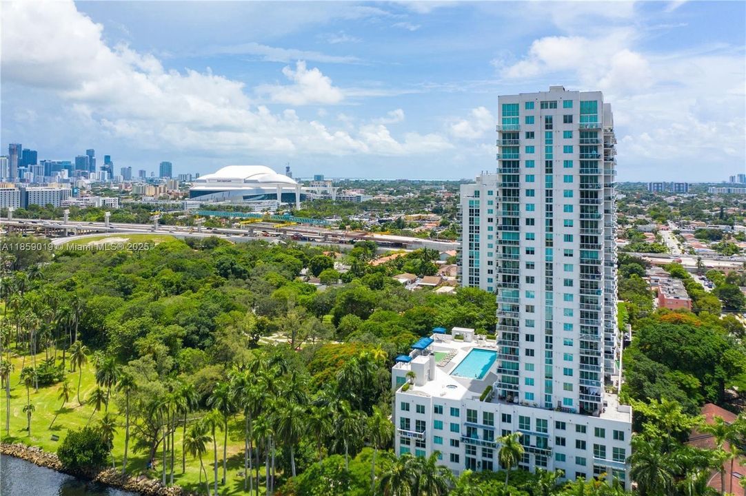 For Sale: $460,000 (2 beds, 2 baths, 1022 Square Feet)