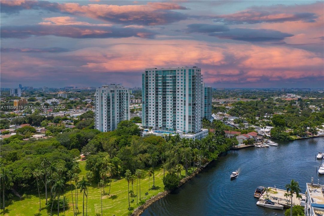 For Sale: $460,000 (2 beds, 2 baths, 1022 Square Feet)