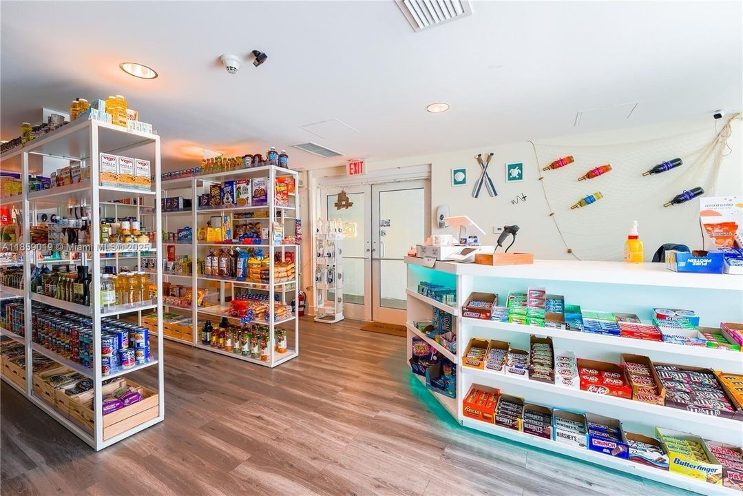 For Sale: $460,000 (2 beds, 2 baths, 1022 Square Feet)