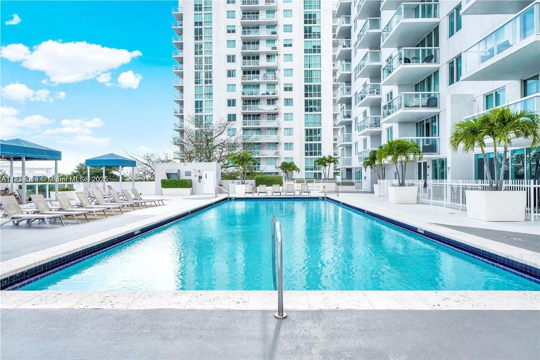 For Sale: $460,000 (2 beds, 2 baths, 1022 Square Feet)