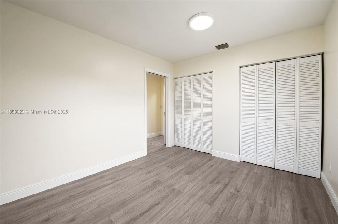 合同活跃: $849,000 (5 贝兹, 3 浴室, 2821 平方英尺)