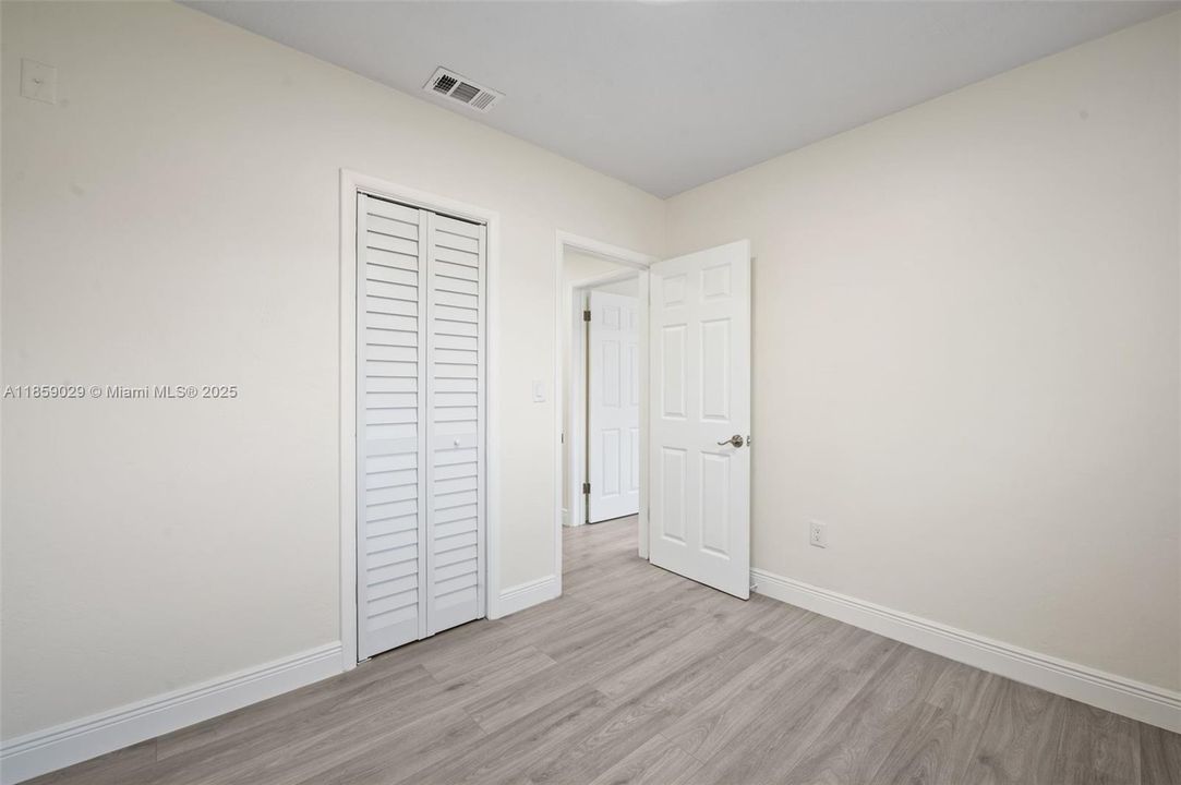 合同活跃: $849,000 (5 贝兹, 3 浴室, 2821 平方英尺)