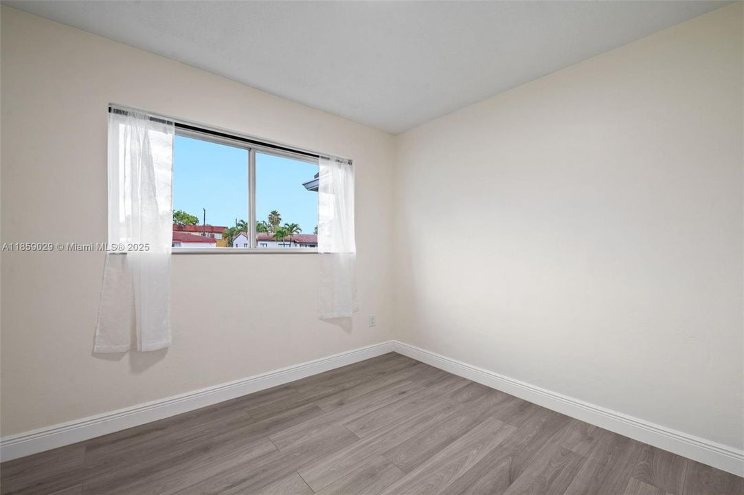 合同活跃: $849,000 (5 贝兹, 3 浴室, 2821 平方英尺)