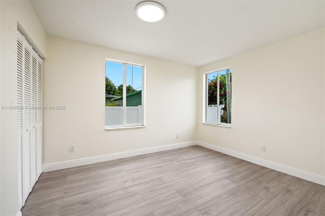 合同活跃: $849,000 (5 贝兹, 3 浴室, 2821 平方英尺)