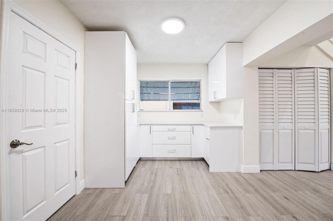 合同活跃: $849,000 (5 贝兹, 3 浴室, 2821 平方英尺)