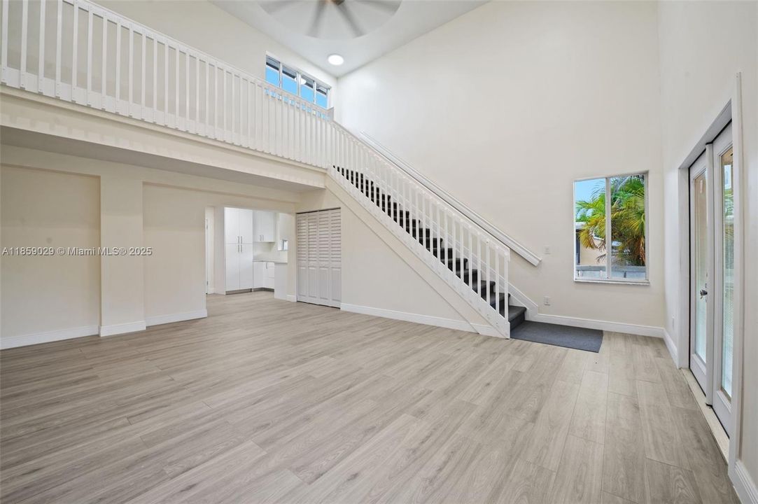 合同活跃: $849,000 (5 贝兹, 3 浴室, 2821 平方英尺)