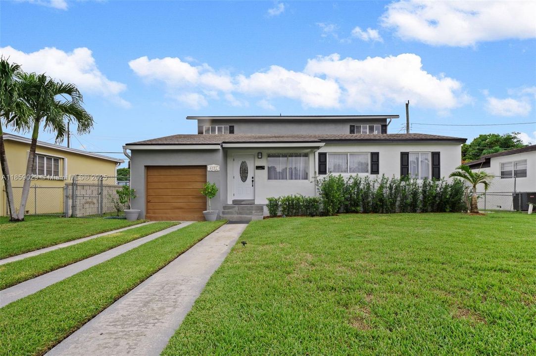 合同活跃: $849,000 (5 贝兹, 3 浴室, 2821 平方英尺)