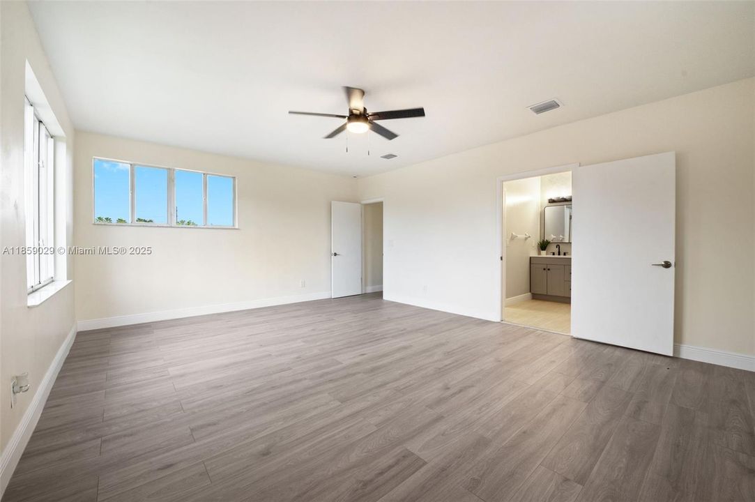 合同活跃: $849,000 (5 贝兹, 3 浴室, 2821 平方英尺)