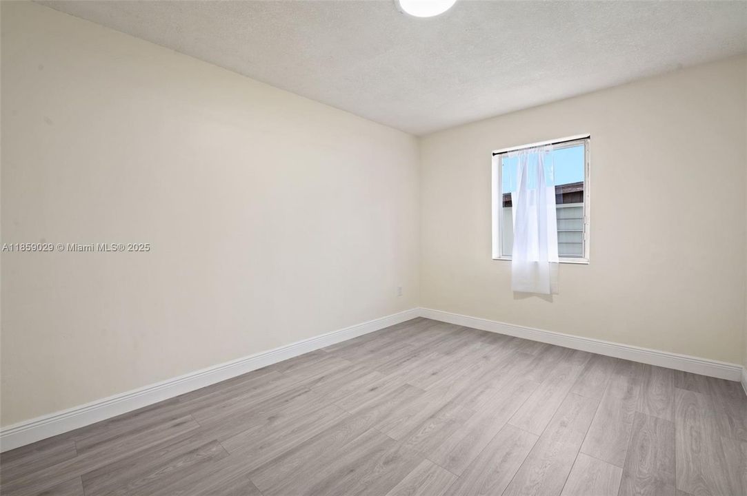 合同活跃: $849,000 (5 贝兹, 3 浴室, 2821 平方英尺)