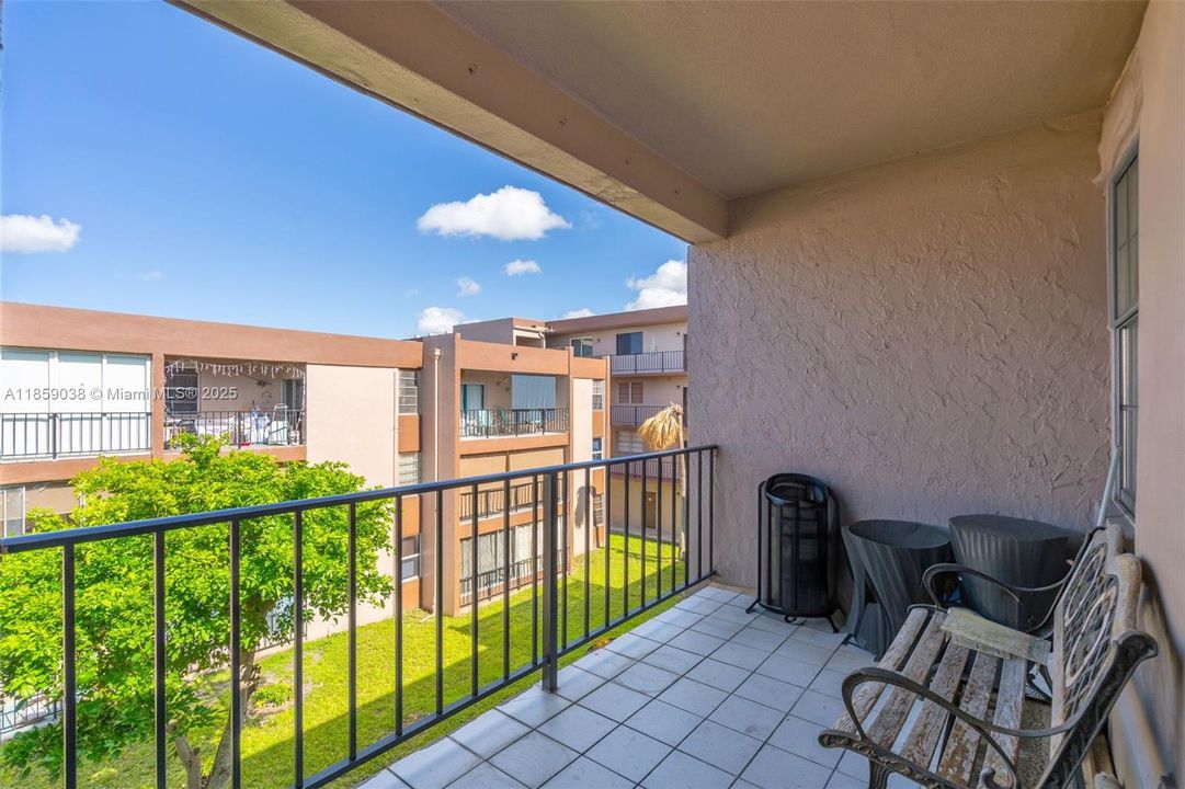 На продажу: $179,999 (1 спален, 1 ванн, 820 Квадратных фут)