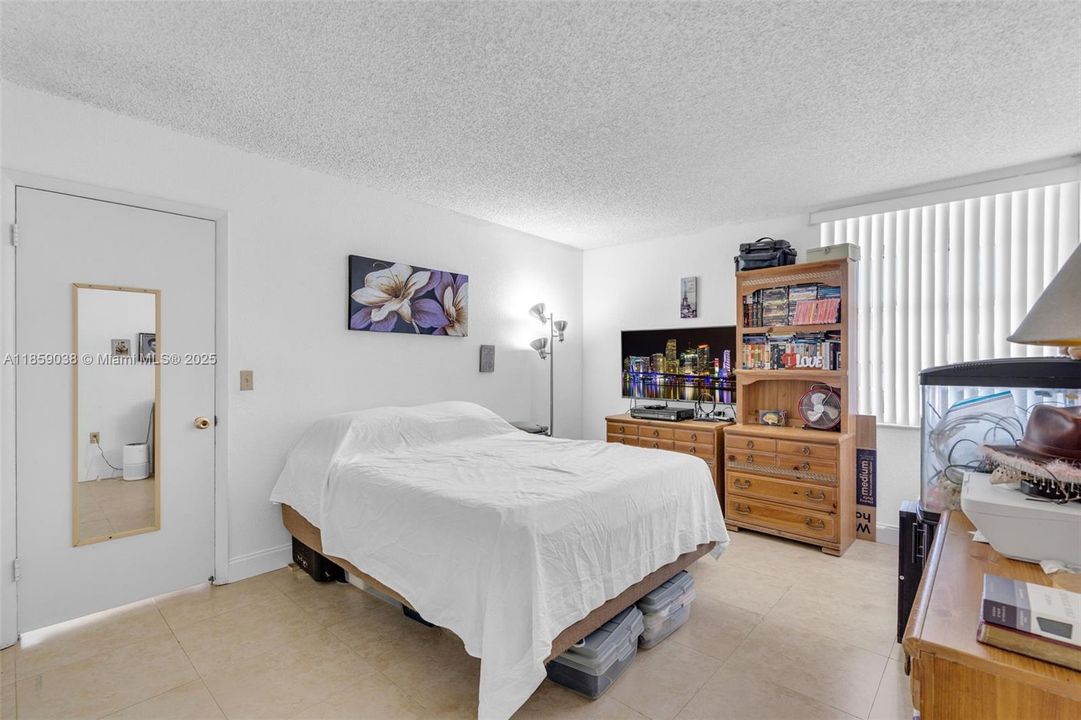 На продажу: $179,999 (1 спален, 1 ванн, 820 Квадратных фут)