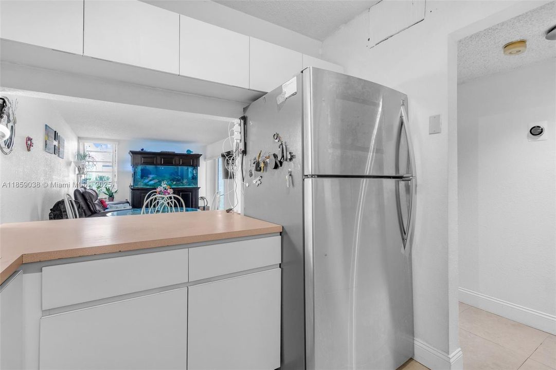 На продажу: $179,999 (1 спален, 1 ванн, 820 Квадратных фут)