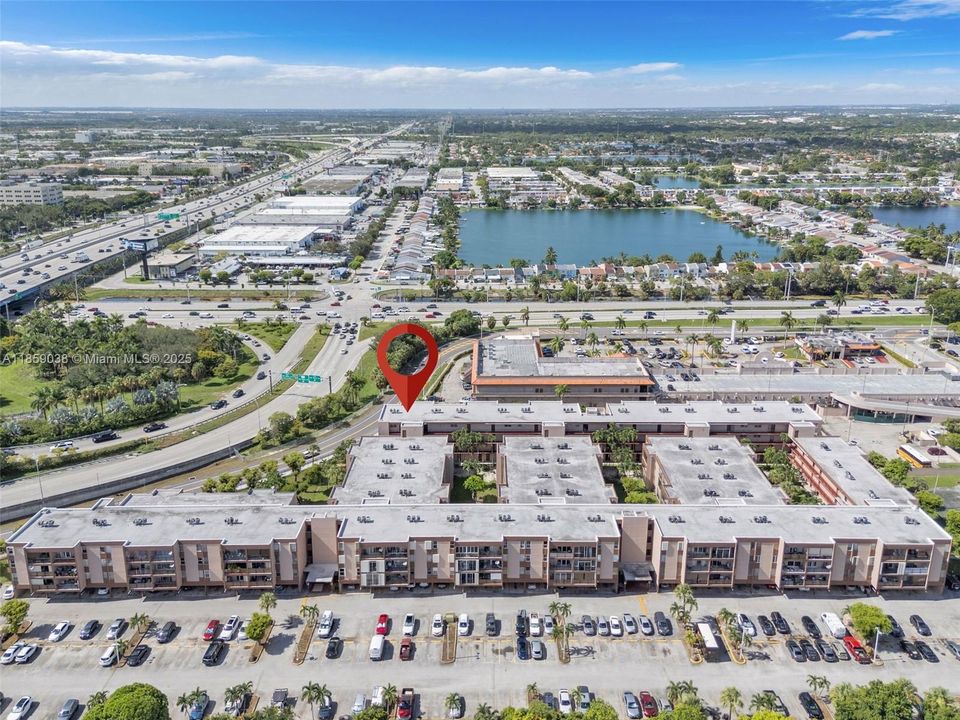 На продажу: $179,999 (1 спален, 1 ванн, 820 Квадратных фут)