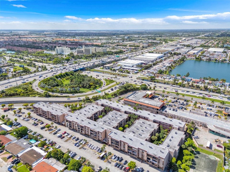 На продажу: $179,999 (1 спален, 1 ванн, 820 Квадратных фут)