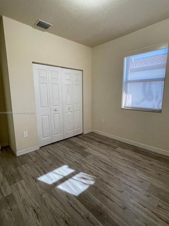 合同活跃: $3,450 (5 贝兹, 2 浴室, 2492 平方英尺)