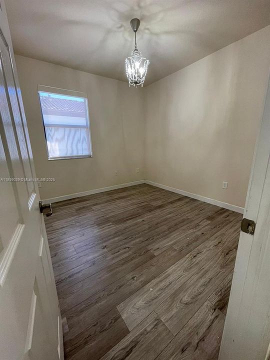 合同活跃: $3,450 (5 贝兹, 2 浴室, 2492 平方英尺)