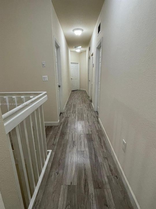 合同活跃: $3,450 (5 贝兹, 2 浴室, 2492 平方英尺)