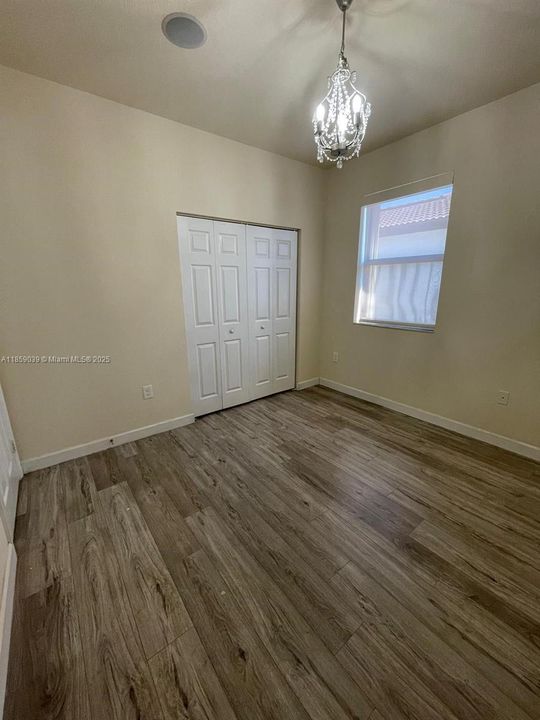 合同活跃: $3,450 (5 贝兹, 2 浴室, 2492 平方英尺)