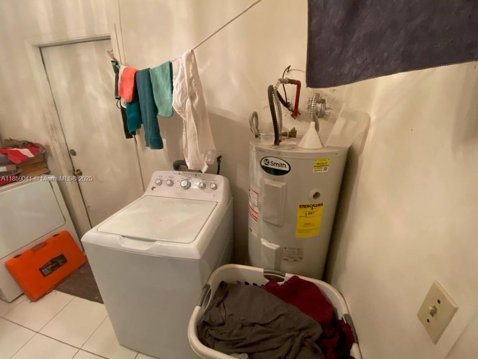 For Sale: $579,000 (4 beds, 2 baths, 1472 Square Feet)