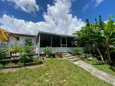 For Sale: $579,000 (4 beds, 2 baths, 1472 Square Feet)