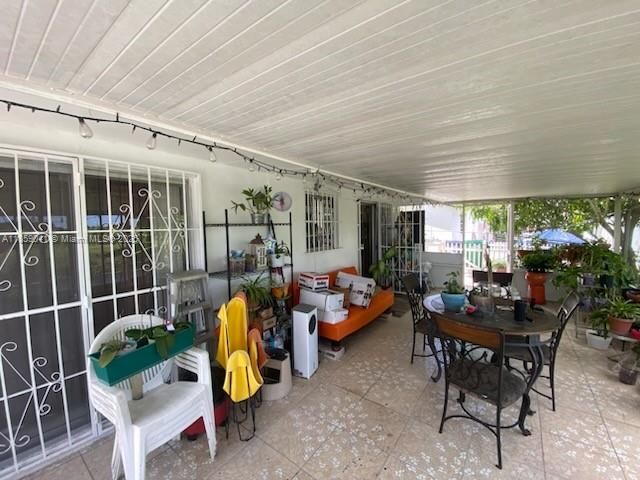 For Sale: $579,000 (4 beds, 2 baths, 1472 Square Feet)