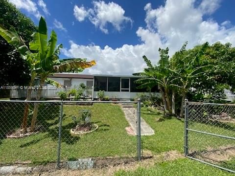 For Sale: $579,000 (4 beds, 2 baths, 1472 Square Feet)