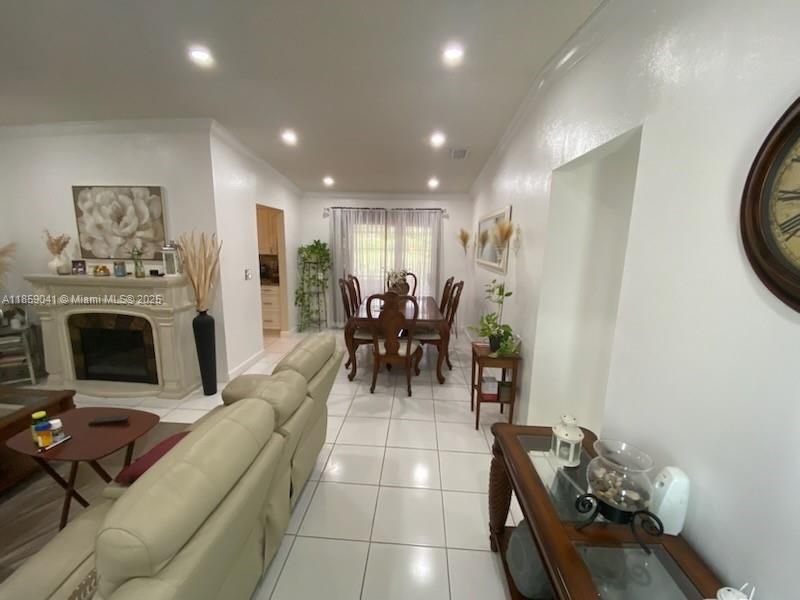 For Sale: $579,000 (4 beds, 2 baths, 1472 Square Feet)