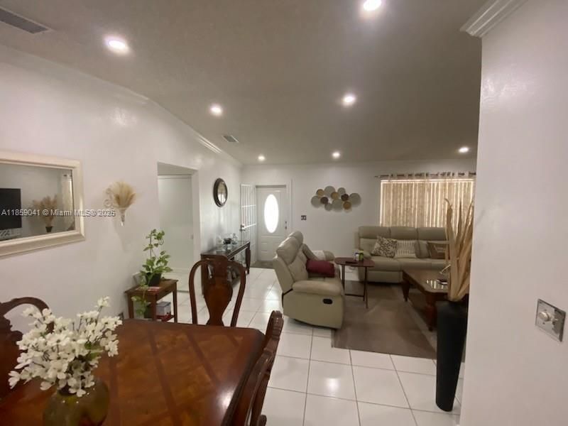 For Sale: $579,000 (4 beds, 2 baths, 1472 Square Feet)