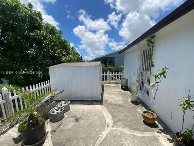 For Sale: $579,000 (4 beds, 2 baths, 1472 Square Feet)