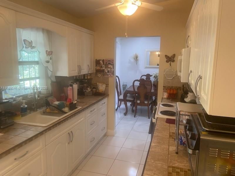 For Sale: $579,000 (4 beds, 2 baths, 1472 Square Feet)