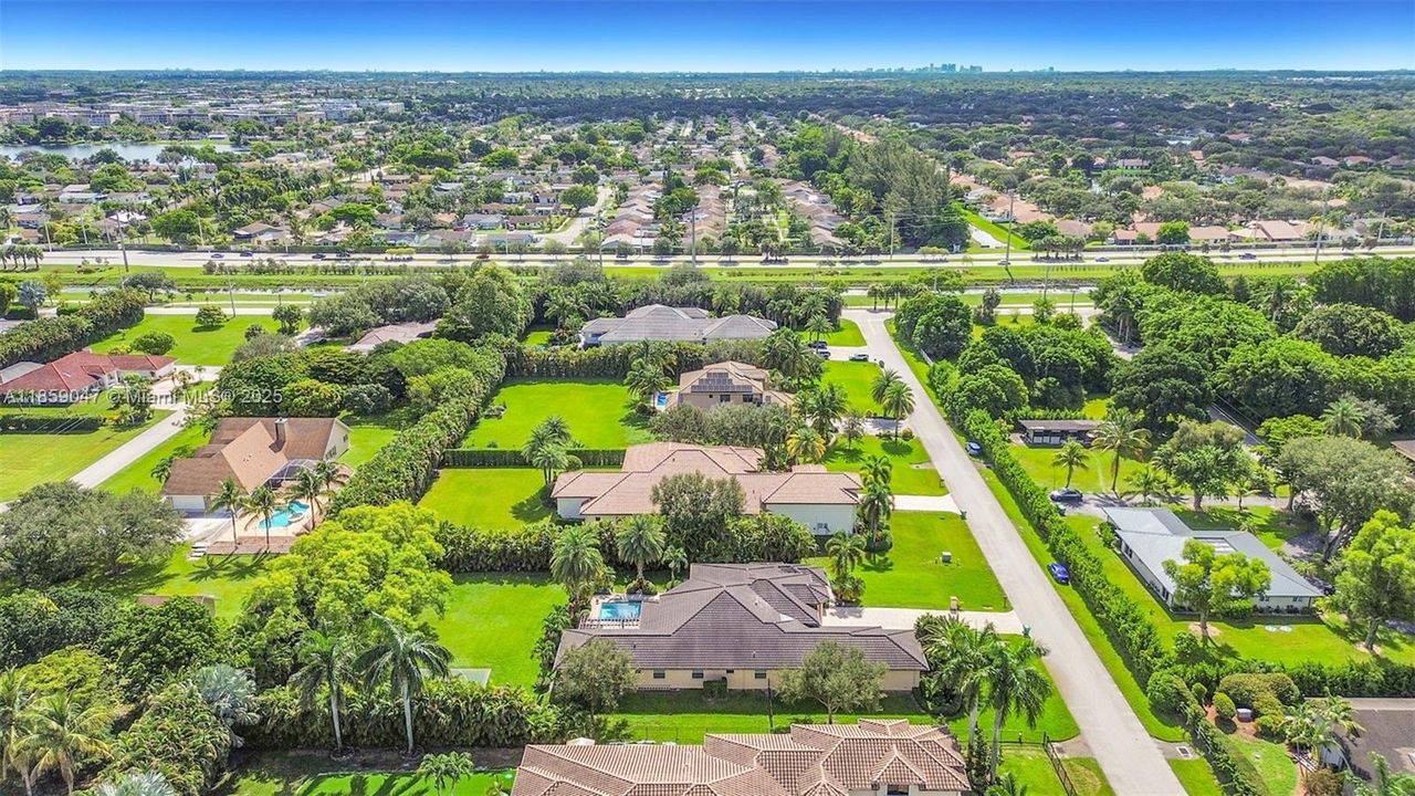 Active With Contract: $2,490,000 (5 beds, 5 baths, 4380 Square Feet)