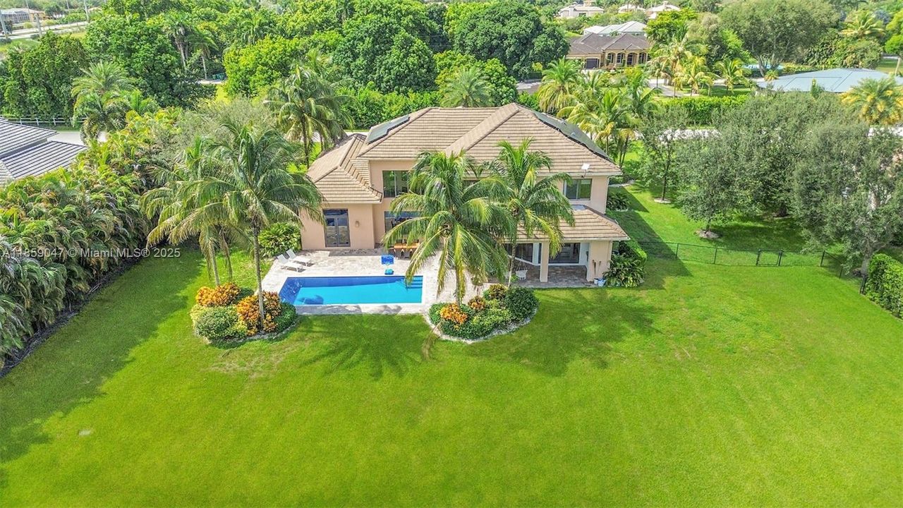 Active With Contract: $2,490,000 (5 beds, 5 baths, 4380 Square Feet)