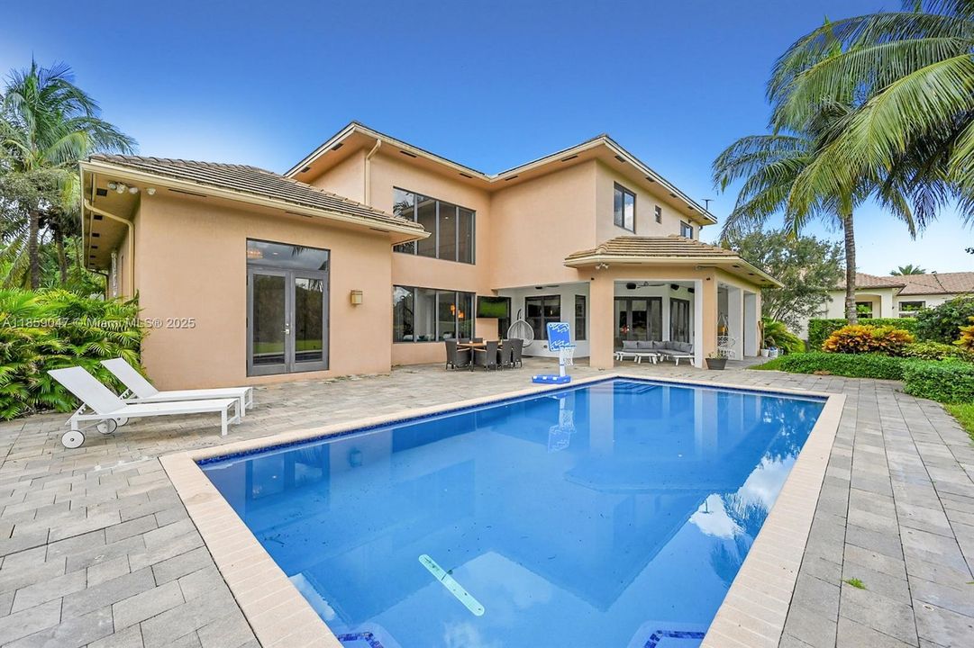 Active With Contract: $2,490,000 (5 beds, 5 baths, 4380 Square Feet)