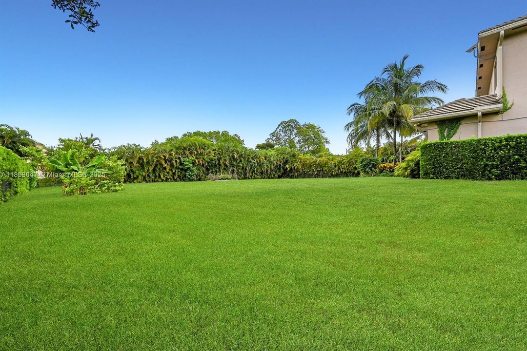 Active With Contract: $2,490,000 (5 beds, 5 baths, 4380 Square Feet)