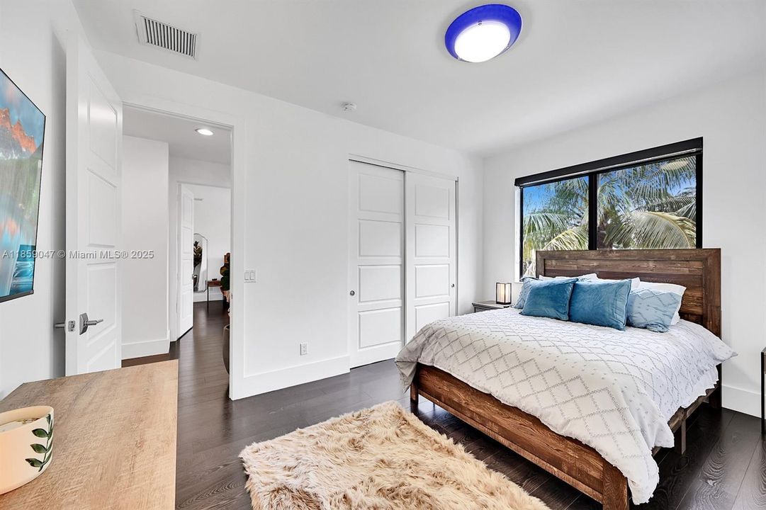 Active With Contract: $2,490,000 (5 beds, 5 baths, 4380 Square Feet)