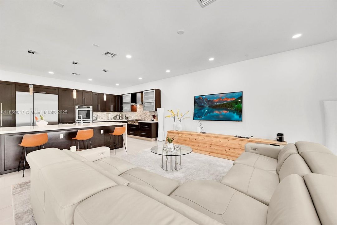 Active With Contract: $2,490,000 (5 beds, 5 baths, 4380 Square Feet)