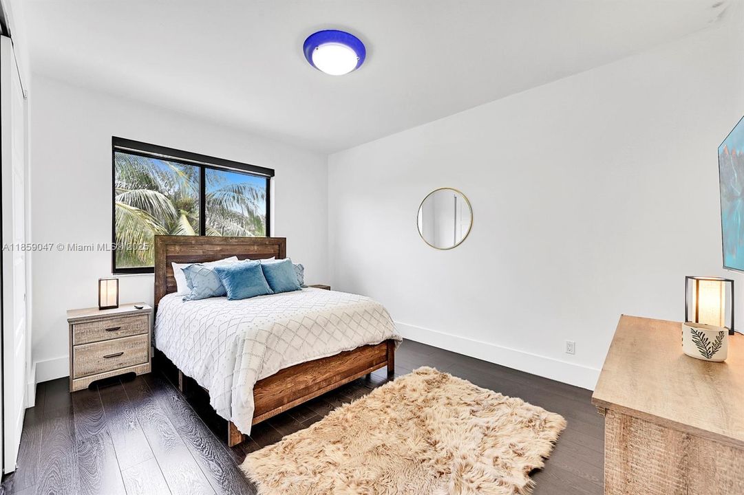 Active With Contract: $2,490,000 (5 beds, 5 baths, 4380 Square Feet)