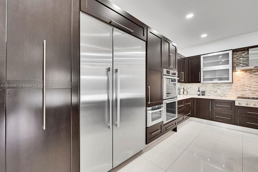 Active With Contract: $2,490,000 (5 beds, 5 baths, 4380 Square Feet)