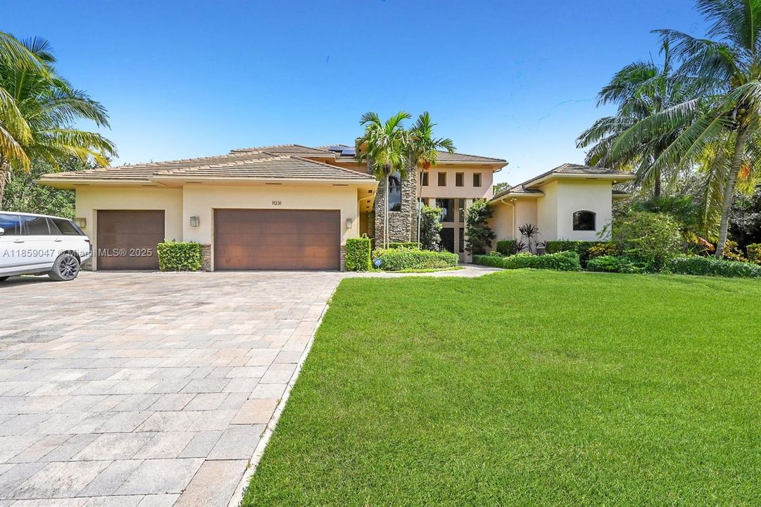 Active With Contract: $2,490,000 (5 beds, 5 baths, 4380 Square Feet)