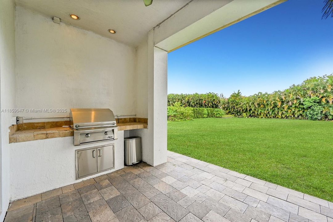 Active With Contract: $2,490,000 (5 beds, 5 baths, 4380 Square Feet)