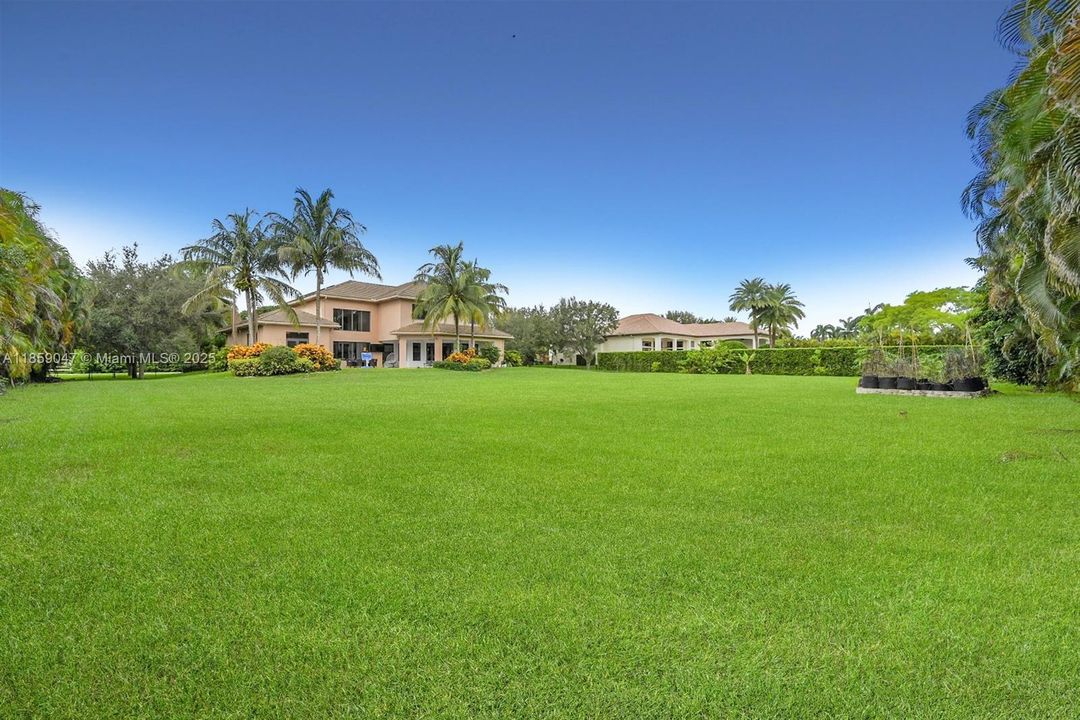 Active With Contract: $2,490,000 (5 beds, 5 baths, 4380 Square Feet)