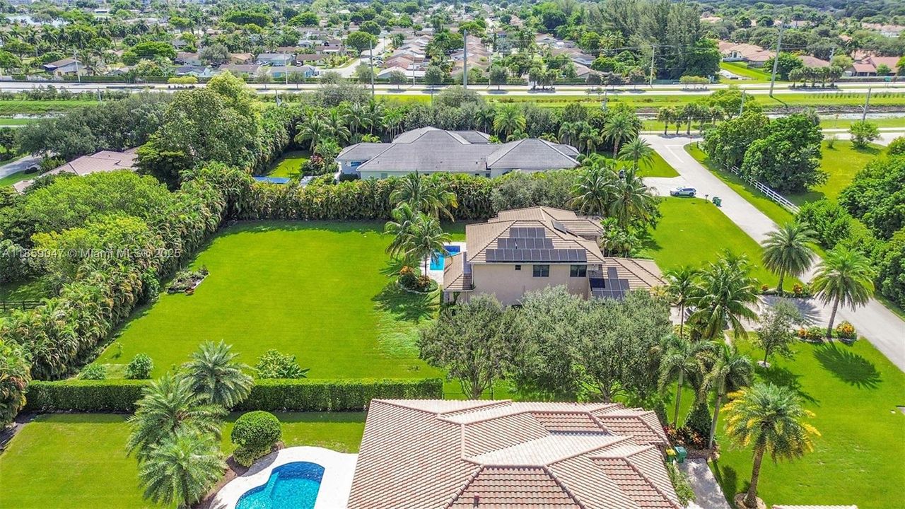 Active With Contract: $2,490,000 (5 beds, 5 baths, 4380 Square Feet)