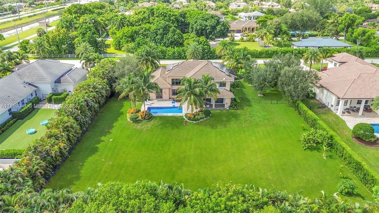 Active With Contract: $2,490,000 (5 beds, 5 baths, 4380 Square Feet)